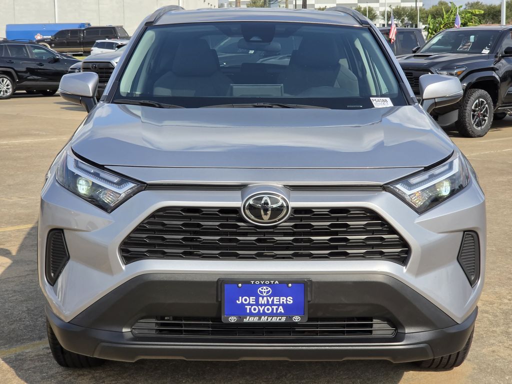Used 2025 Silver Sky Metallic Toyota XLE image 3