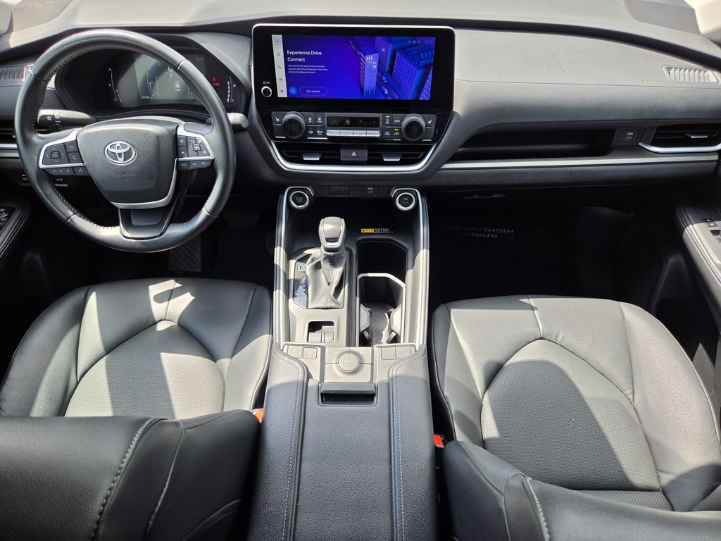 Used 2025 Cloud Toyota XLE image 13