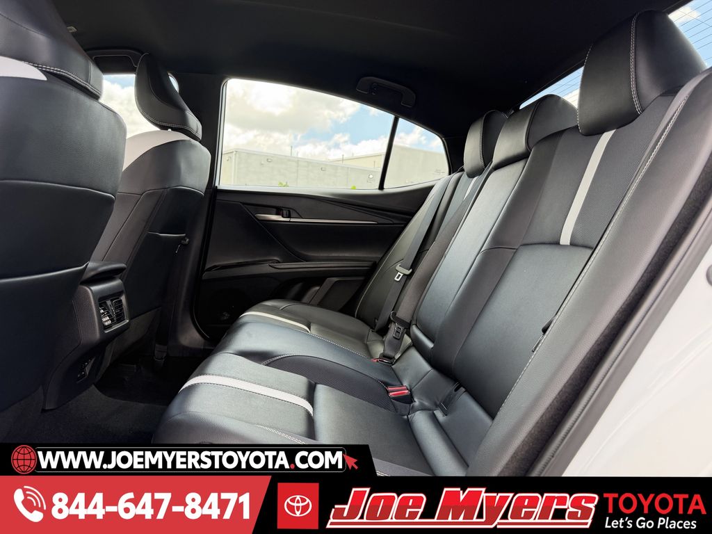 Used 2025 Ice Cap Toyota SE image 29