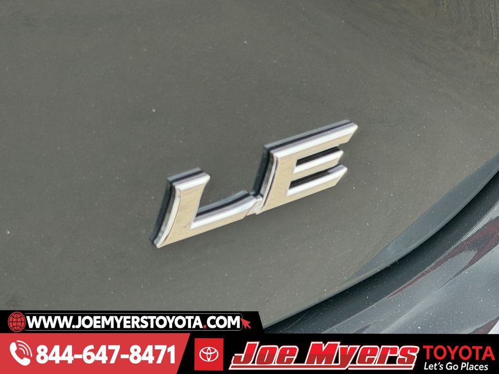 Used 2025 Underground Toyota LE image 11