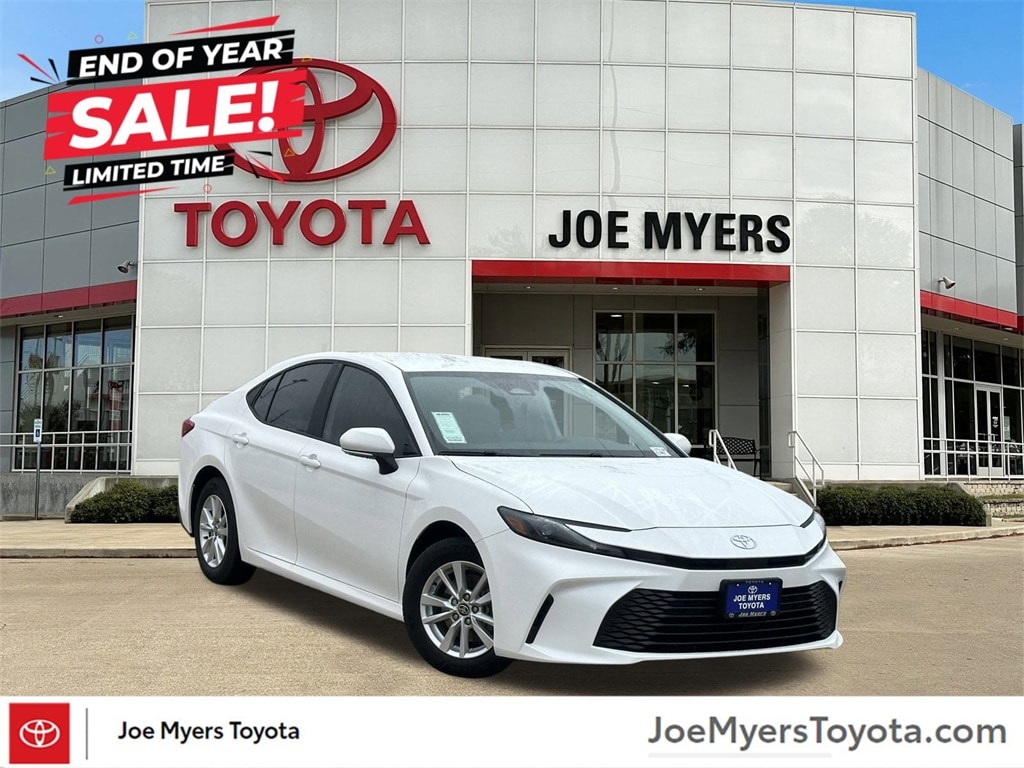 2026 Toyota Camry LE's photo