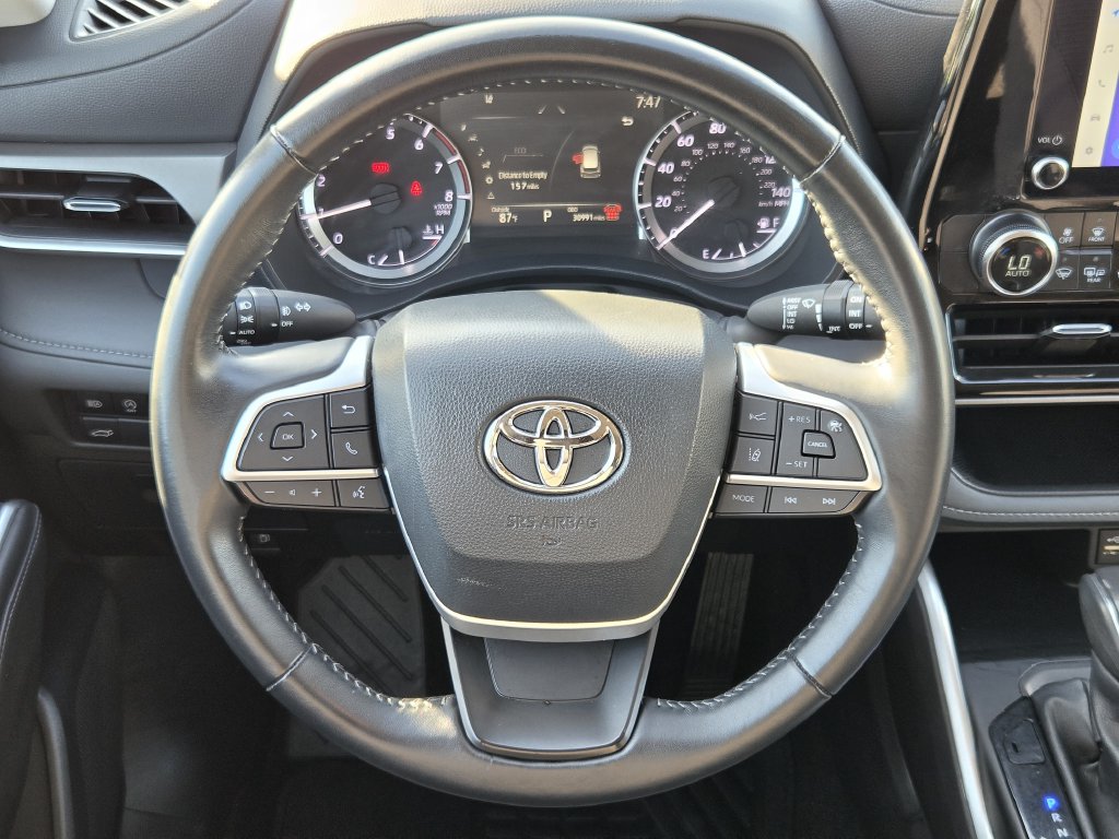 Used 2025 Midnight Black Metallic Toyota LE image 15
