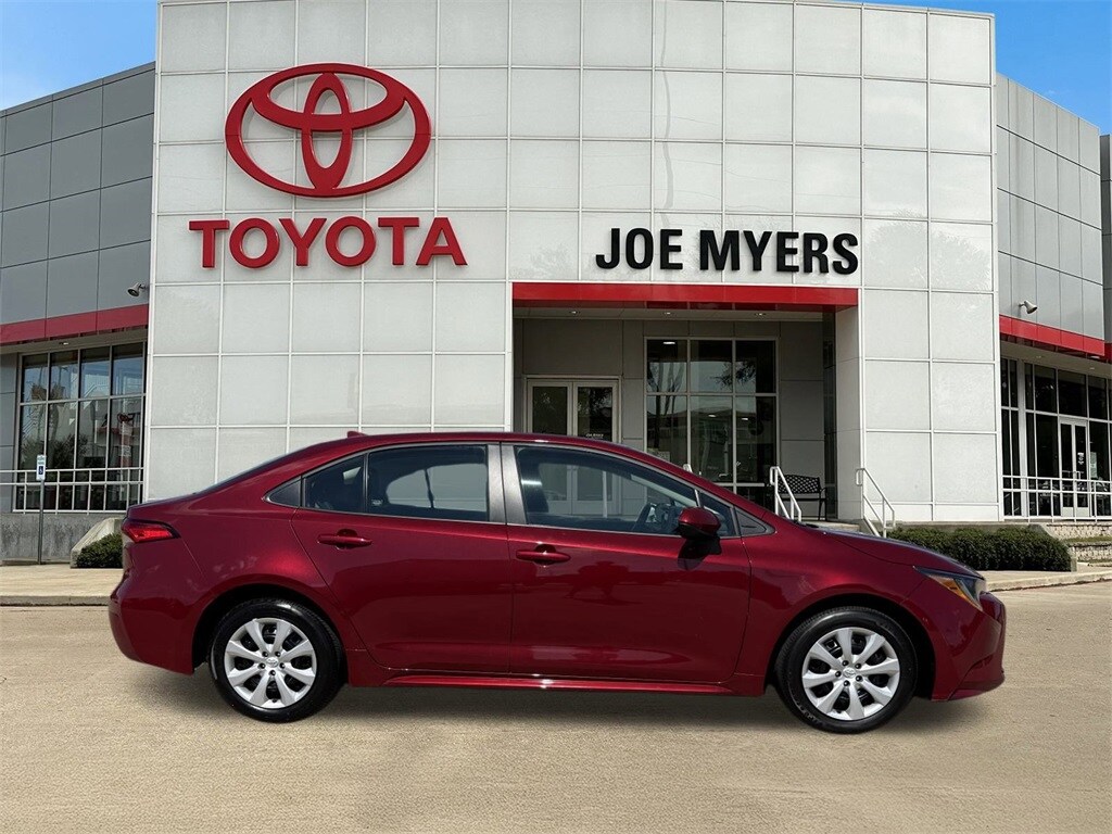 2024 Toyota Corolla LE photo 3