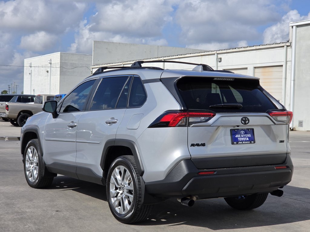 Used 2024 Silver Sky Metallic Toyota XLE Premium image 7