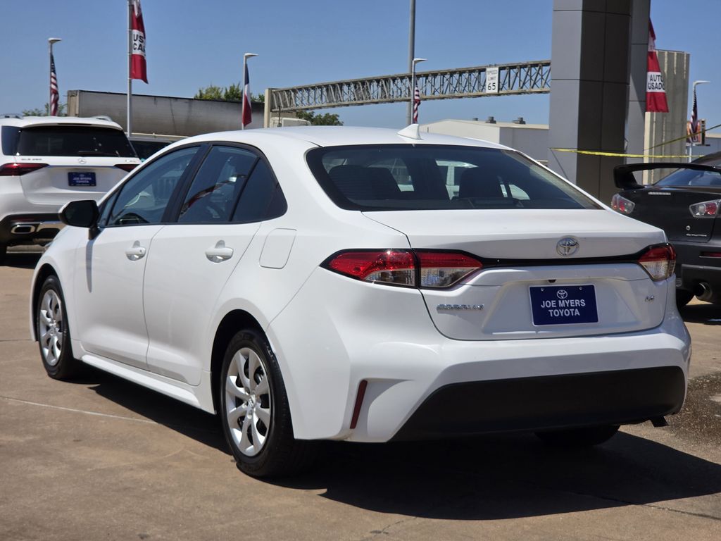 Used 2025 Ice Toyota LE image 7