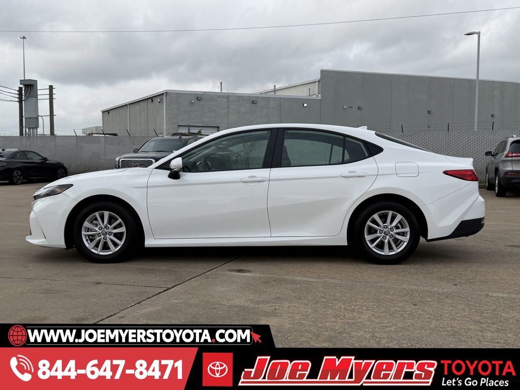 Used 2025 Ice Cap Toyota LE image 6