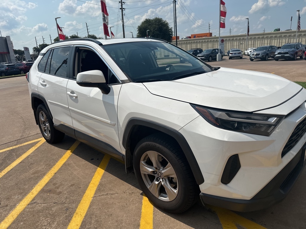 Used 2022 Toyota RAV4 XLE with VIN 2T3W1RFVXNW214804 for sale in Northfield, Minnesota