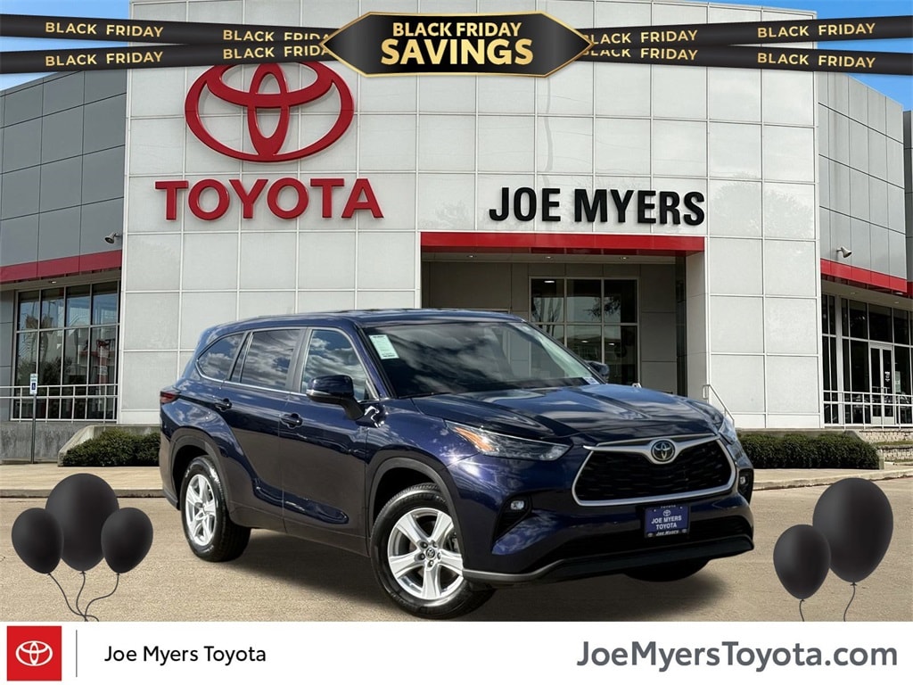 2025 Toyota Highlander LE's photo