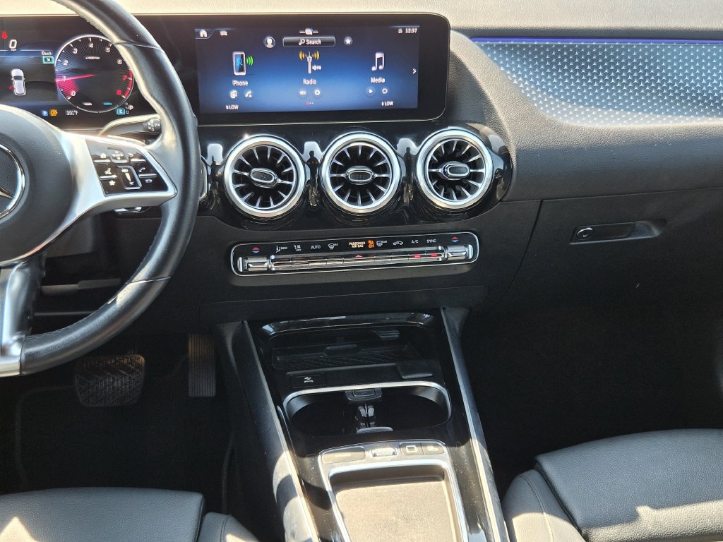 Used 2025 Black Mercedes-Benz GLA 250 image 16