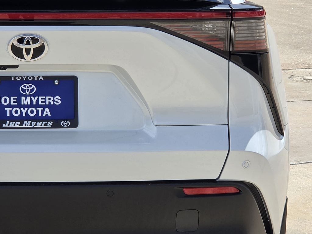 New 2026 Wind Chill Pearl Toyota XLE image 9