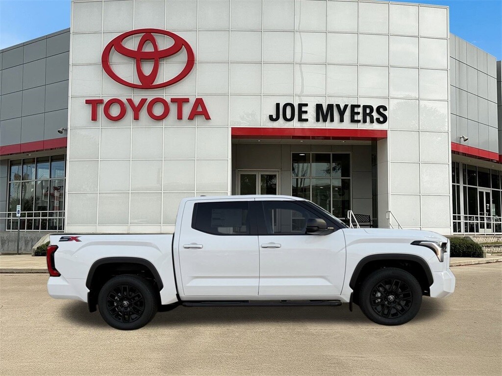 2026 Toyota Tundra SR5 CrewMax photo 3