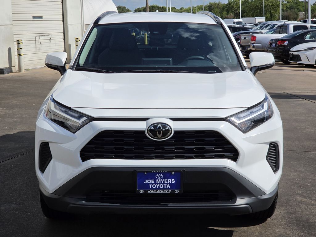 Used 2025 Ice Toyota XLE image 3