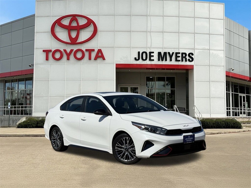 2023 Kia Forte GT-Line photo 2