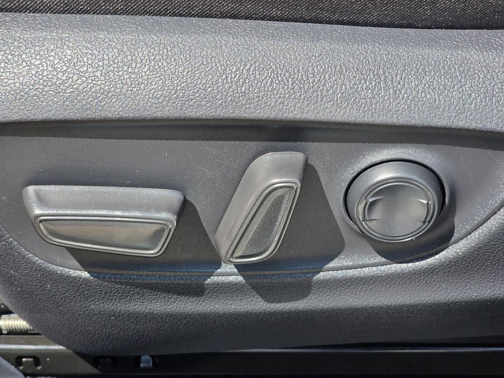 Used 2025 Silver Sky Metallic Toyota XLE image 28