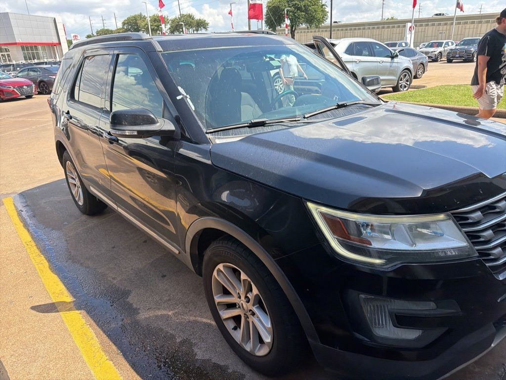 Used 2017 Ford Explorer XLT SUV