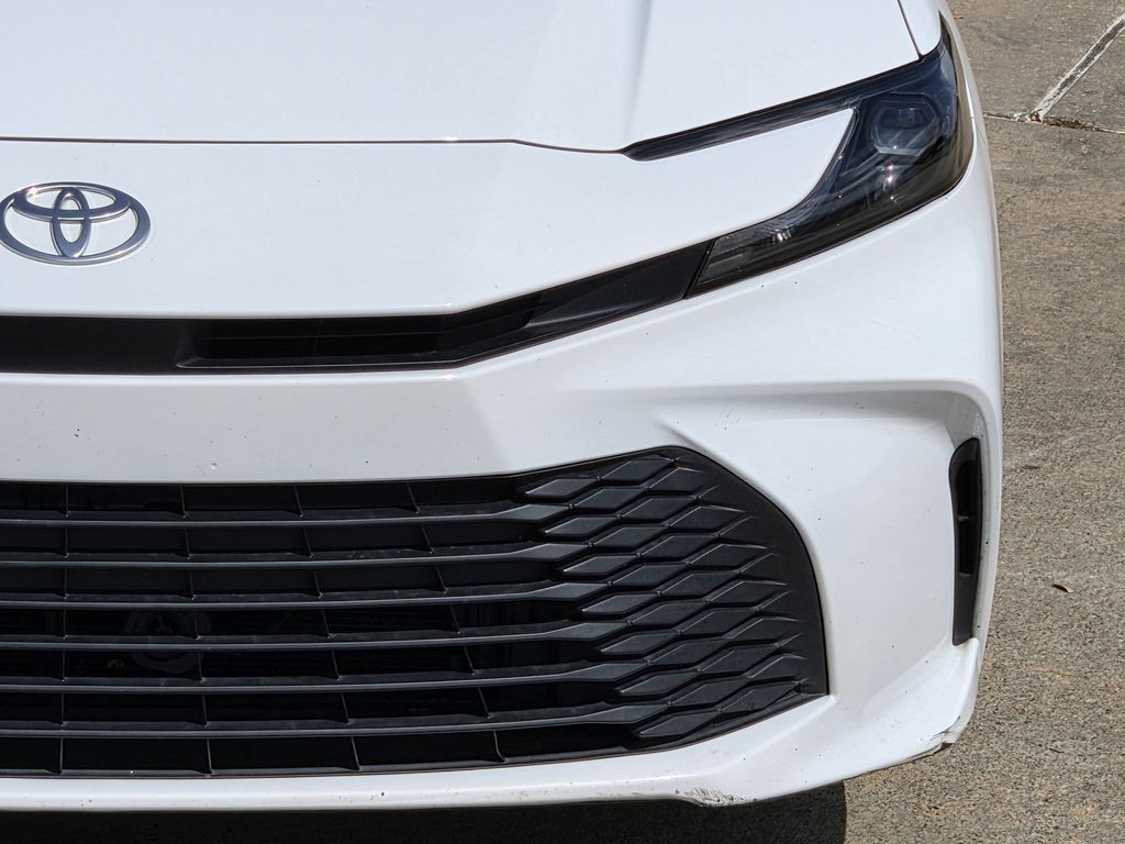 Used 2025 Ice Toyota LE image 4