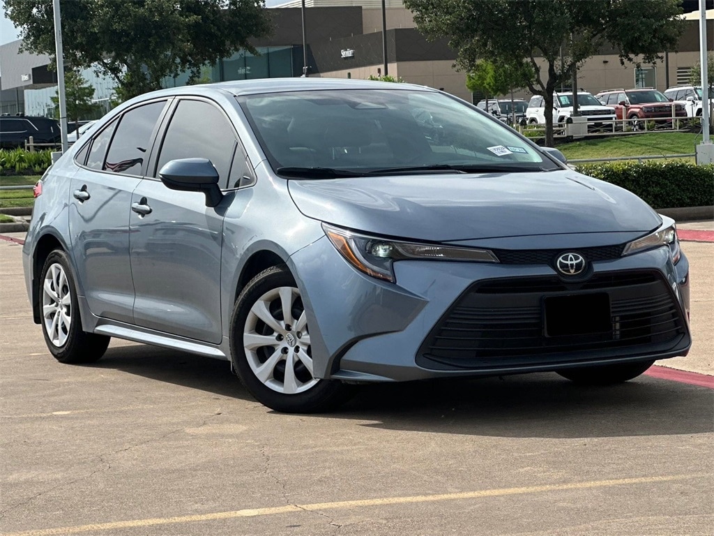 Used 2025 Toyota Corolla LE with VIN 5YFB4MDE2SP236555 for sale in Houston, TX