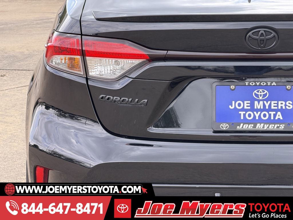 Used 2023 Midnight Black Metallic Toyota SE image 10