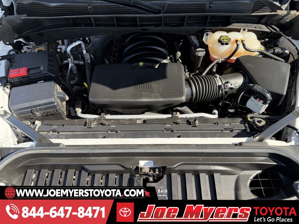 Used 2025 Summit White GMC SLT image 31