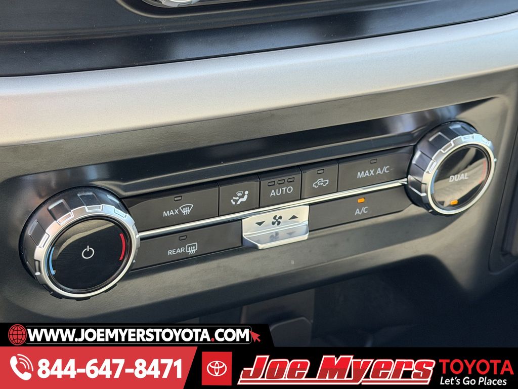 Used 2023 Oxford White Ford XLT image 21