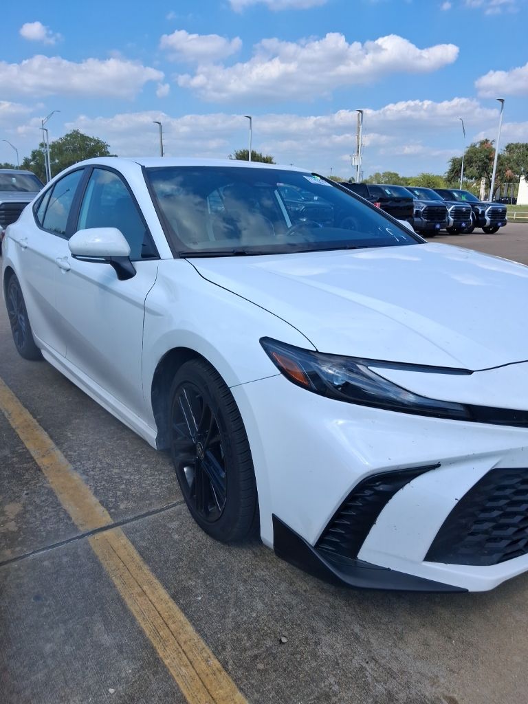 Used 2025 Ice Toyota SE image 2