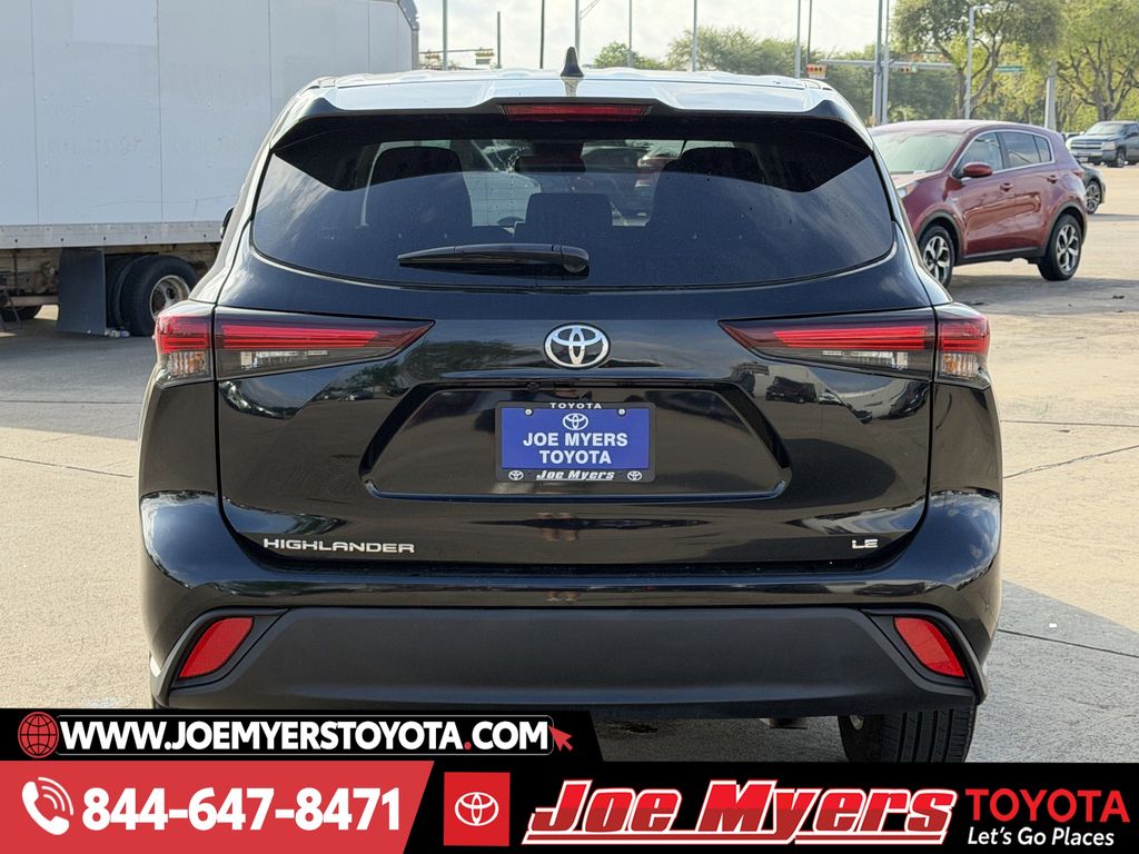 Used 2025 Midnight Black Metallic Toyota LE image 8
