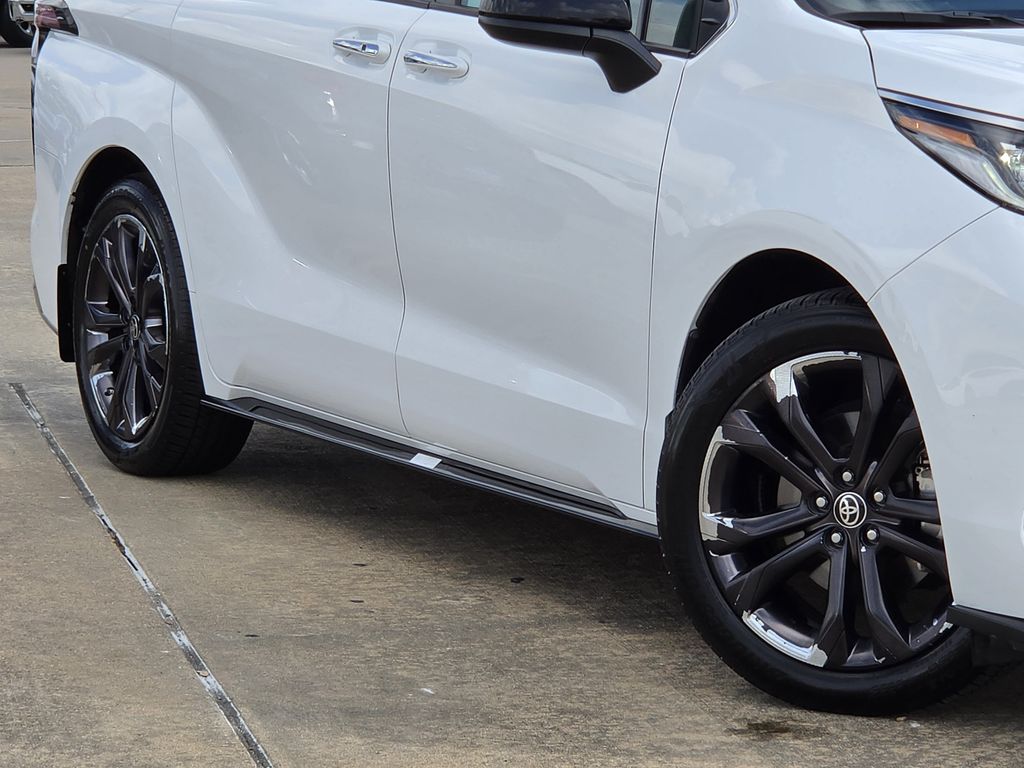 Used 2023 Ice Toyota XSE image 12