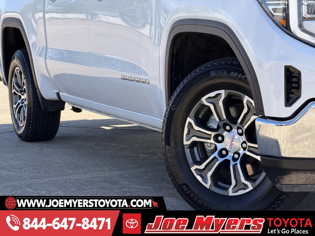 Used 2025 Summit White GMC SLT image 12