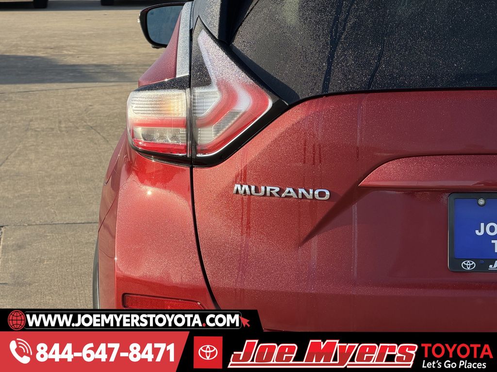 Used 2018 Cayenne Red Metallic Nissan Platinum image 10