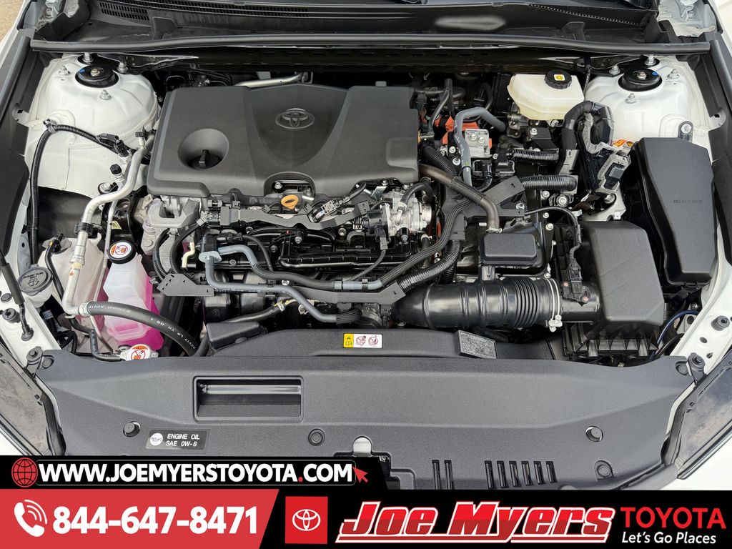 Used 2025 Ice Cap Toyota SE image 31