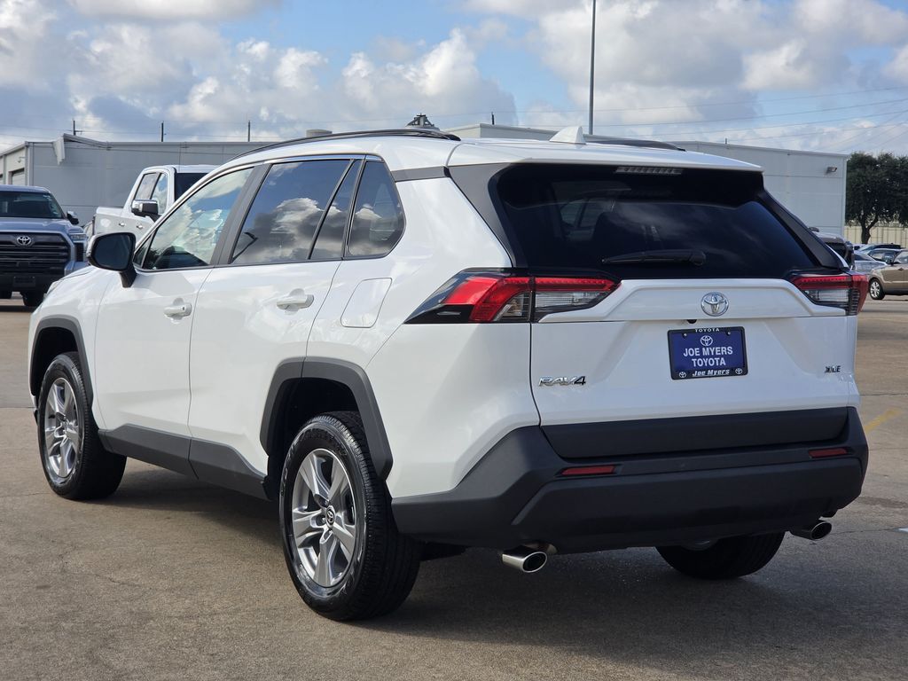 Used 2025 Ice Toyota XLE image 7