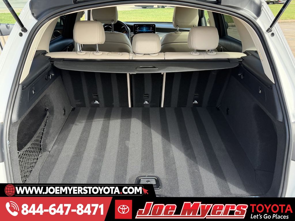 Used 2021 Polar White Mercedes-Benz GLC 300 image 31