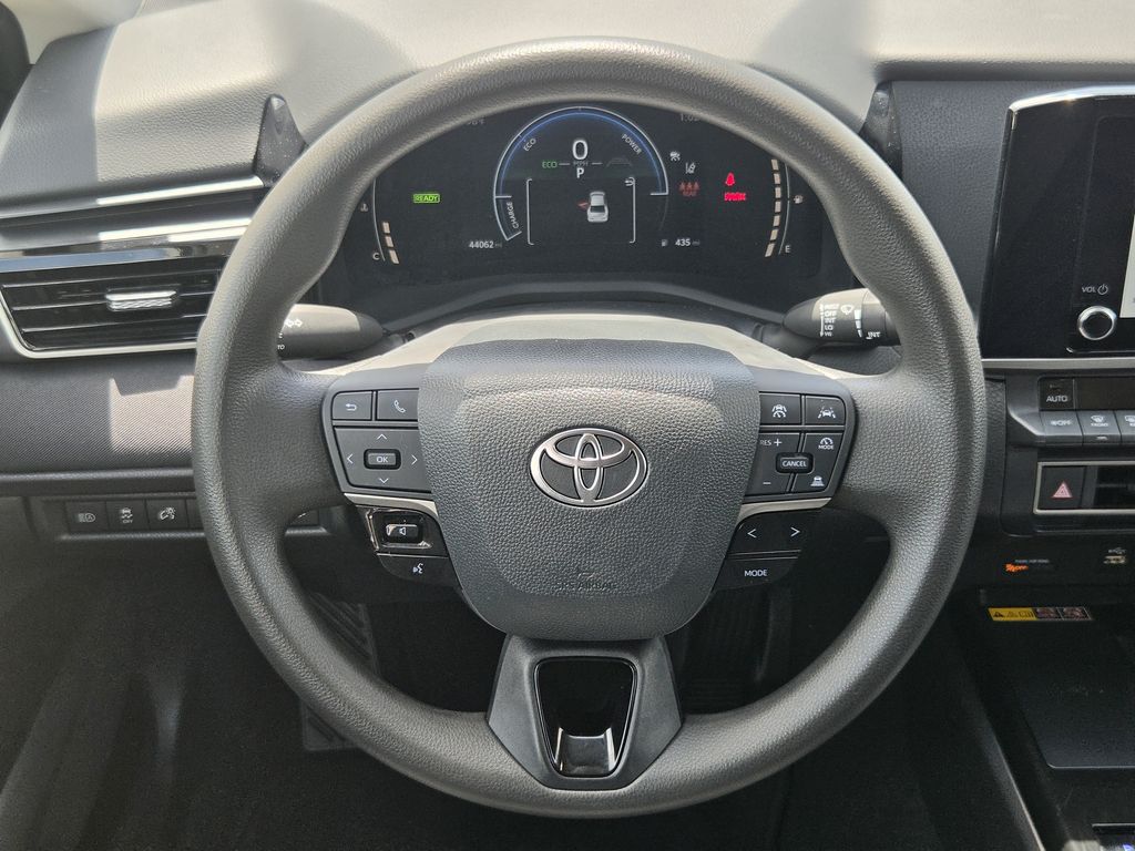 Used 2025 Ice Toyota LE image 15