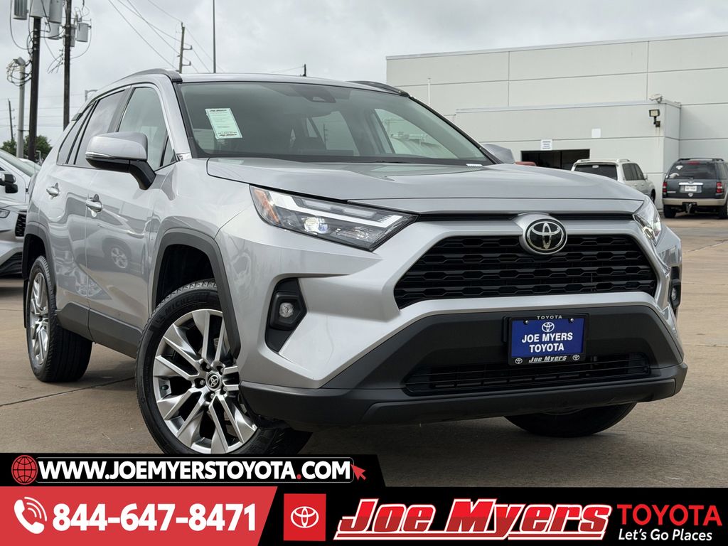 Used 2022 Silver Sky Metallic Toyota XLE Premium image 2