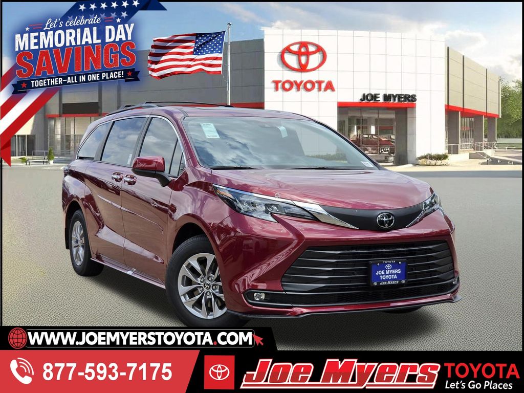 2026 Toyota Sienna XLE 8-Passenger Hybrid FWD's photo