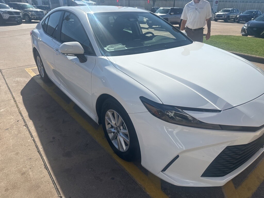 2026 Toyota Camry LE photo 4