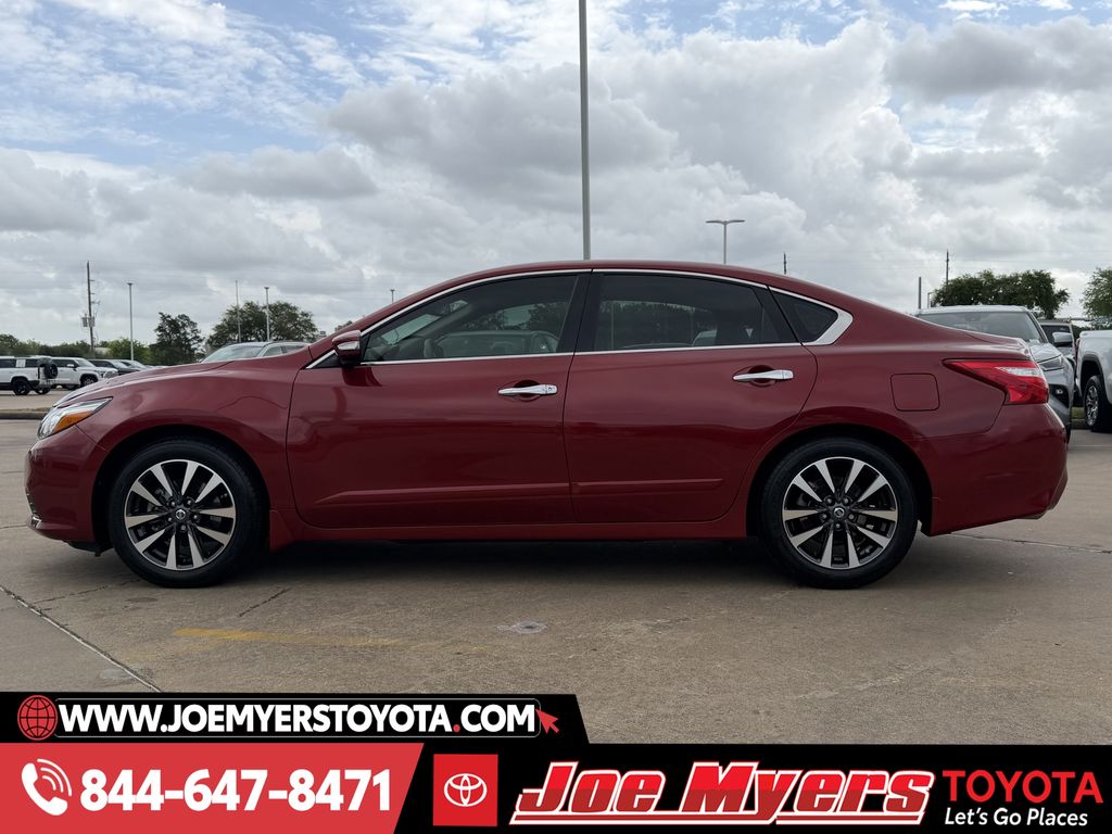 Used 2016 Cayenne Red Nissan 2.5 SL image 6