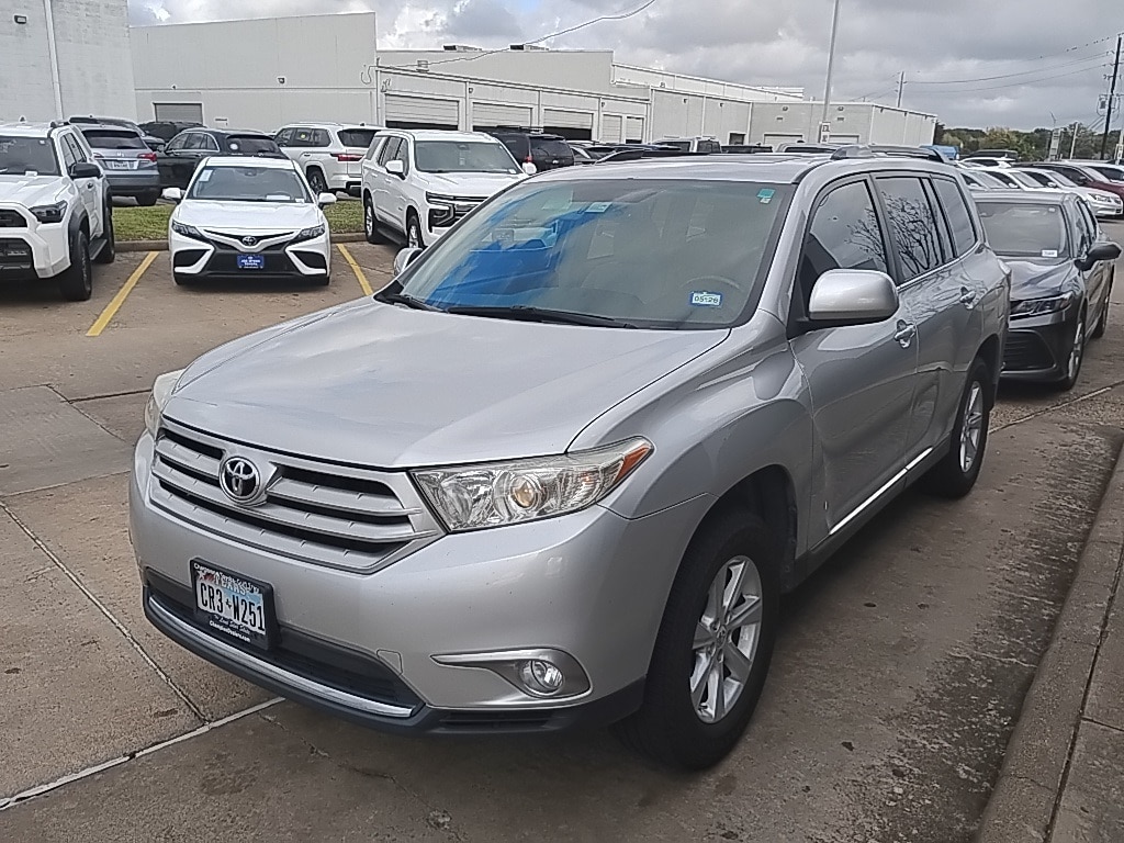 2011 Toyota Highlander SE's photo