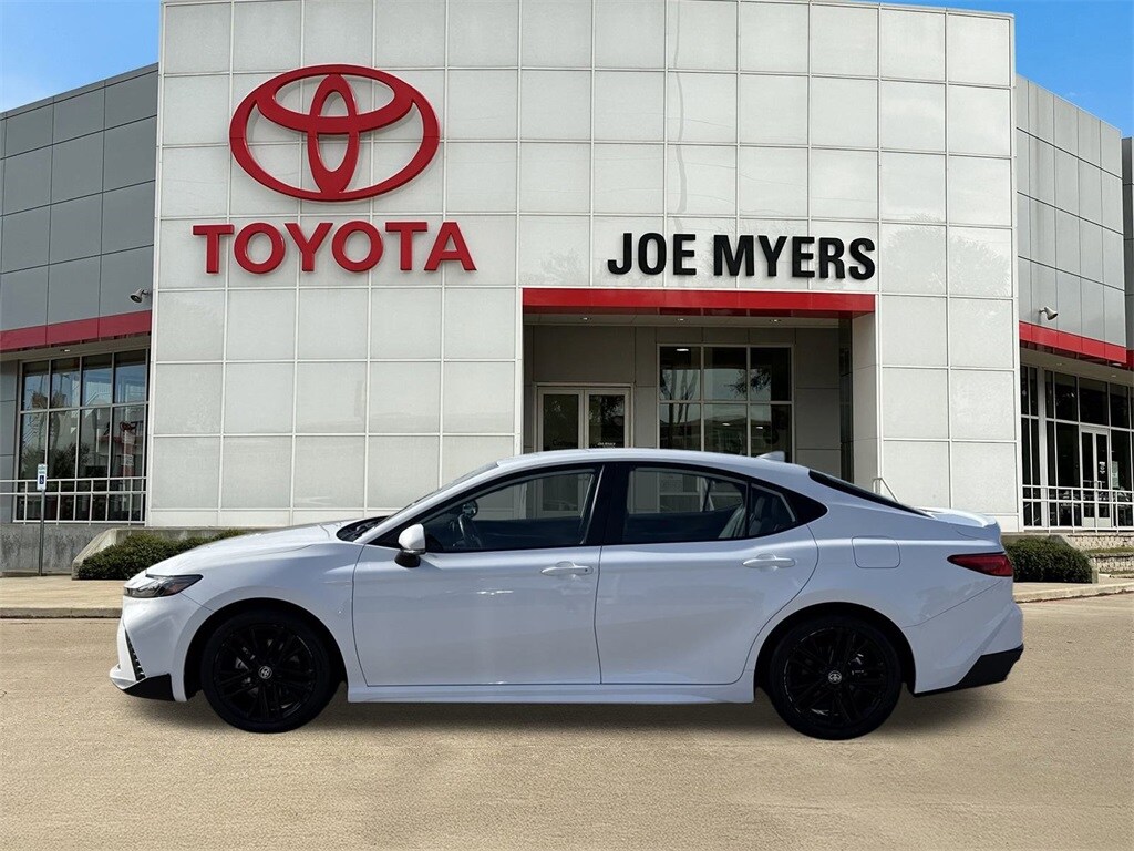 2025 Toyota Camry Hybrid SE photo 2