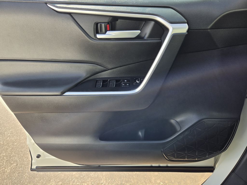 Used 2025 Ice Toyota XLE image 26