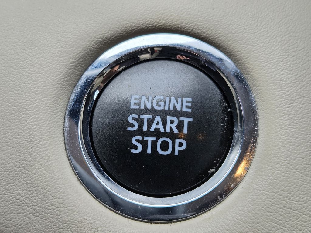 Used 2023 Moon Dust Toyota Platinum image 22