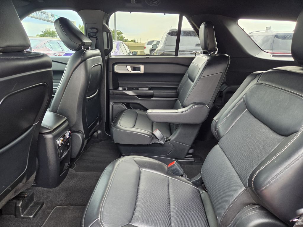 Used 2020 Black Metallic Ford Limited image 28