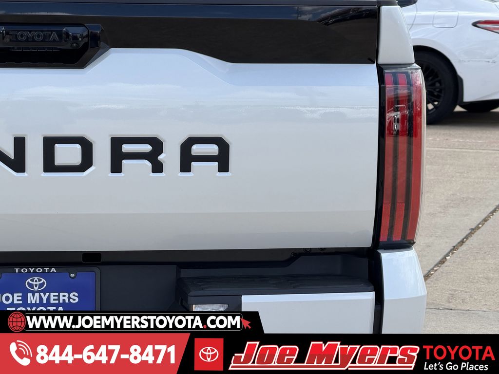 New 2026 Wind Chill Pearl Toyota Platinum image 9