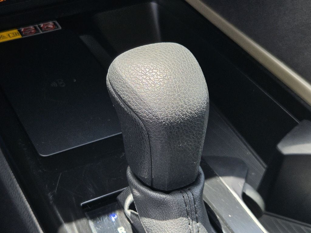 Used 2025 Ice Toyota LE image 21