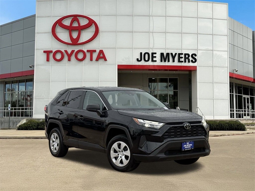 2024 Toyota RAV4 LE photo 2
