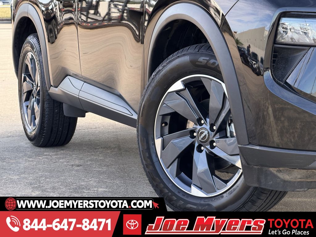 Used 2025 Super Black Nissan SV image 11