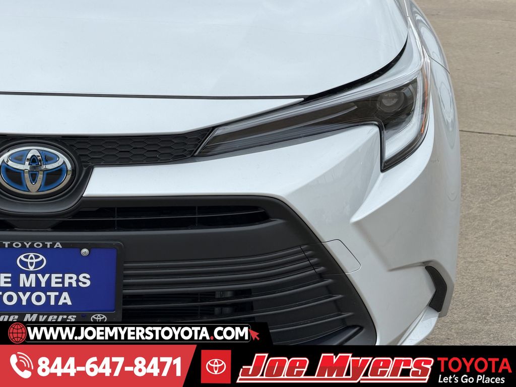 Used 2025 Classic Silver Metallic Toyota LE image 4