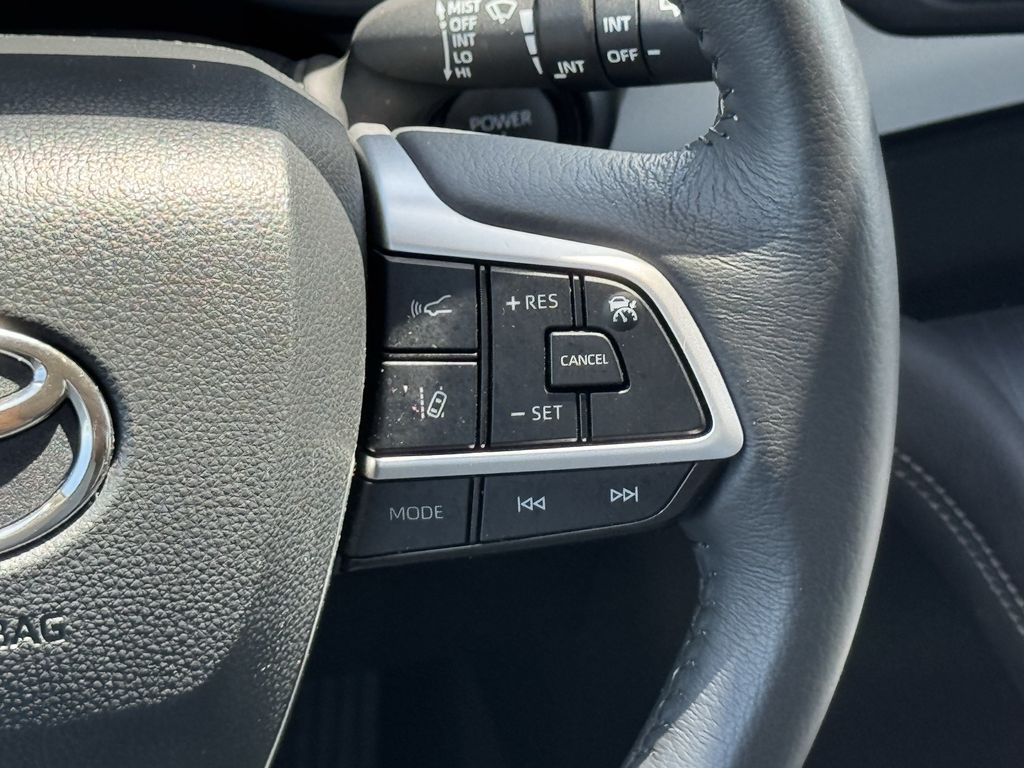 Used 2025 Midnight Black Metallic Toyota XLE image 13