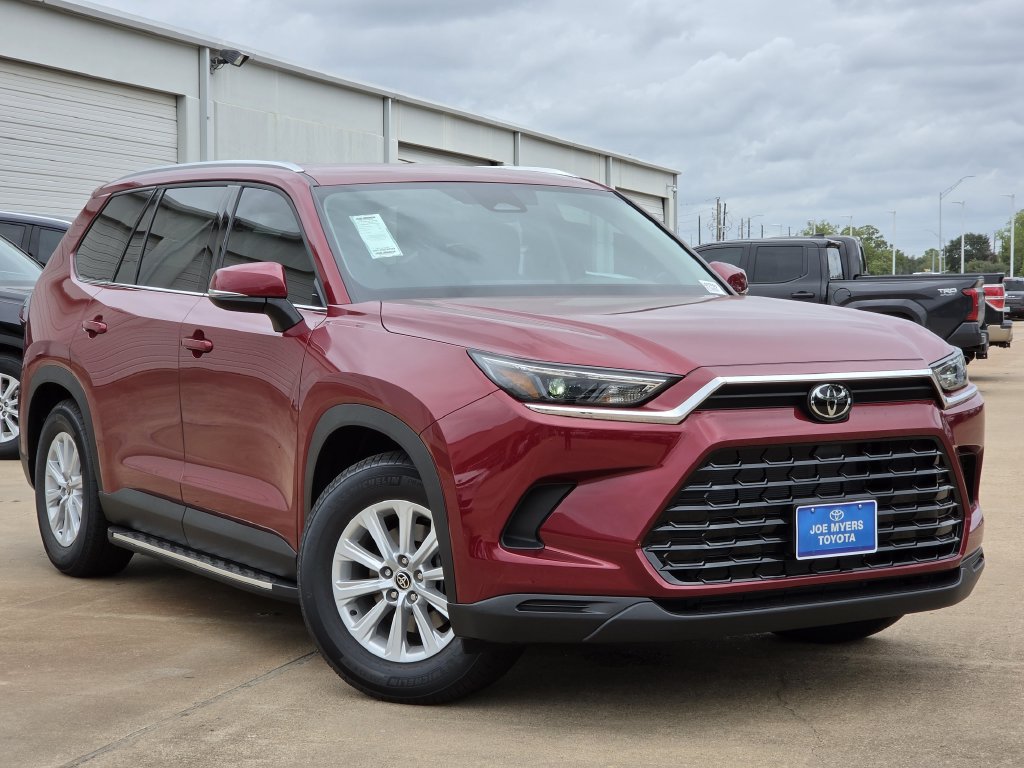New 2026 Ruby Flare Pearl Toyota XLE image 2