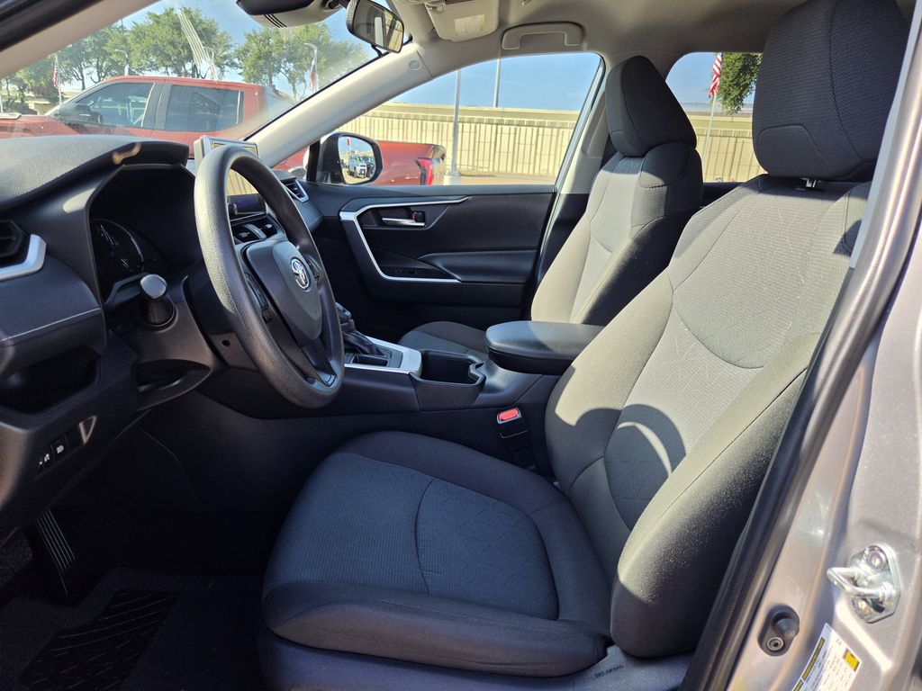Used 2025 Silver Sky Metallic Toyota XLE image 27